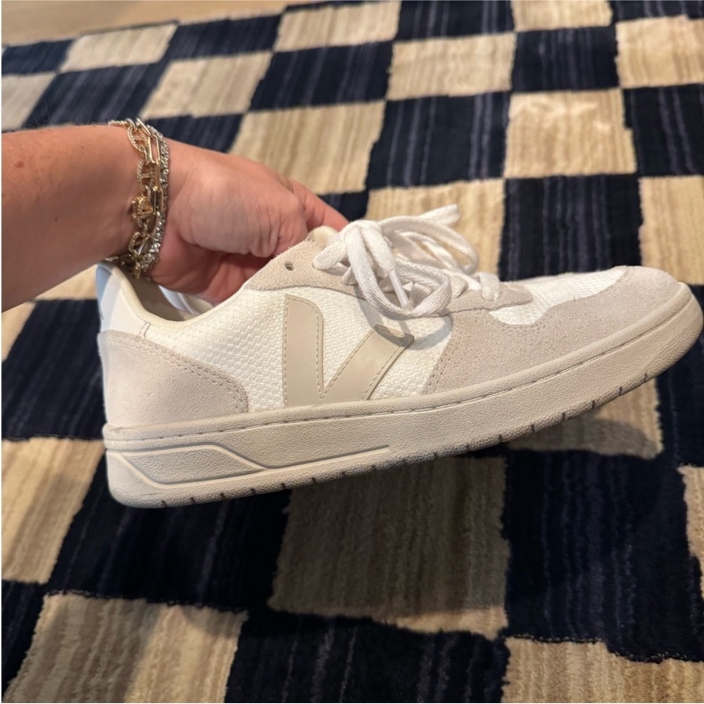 Veja Women's Cream and White Sneakers